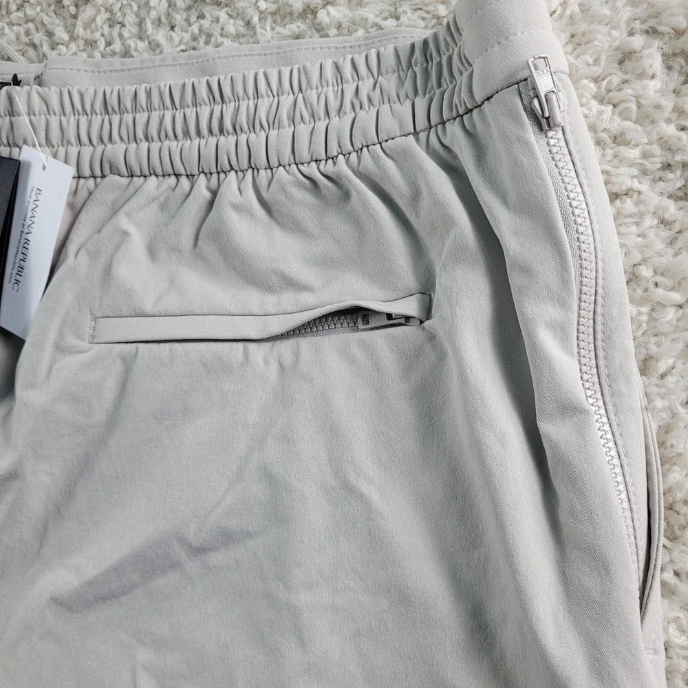 Banana Republic Hybrid Short Men's 38‎ 9